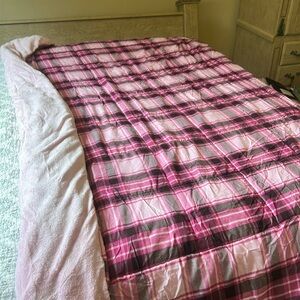 Pink reversible comforter